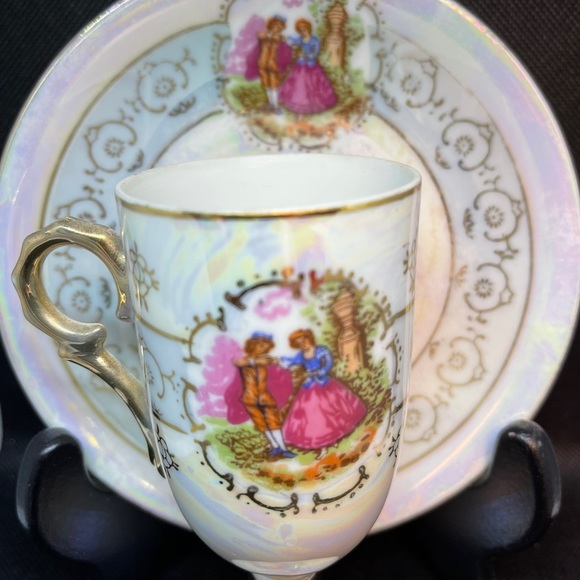 Vintage tea cup and saucer - Picture 2 of 4